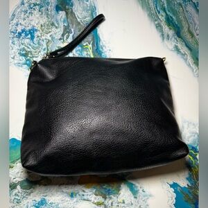 LEATHER BLACK TRAVEL BAG WITH ZIPPER CLOSURE WRISTLET & Handle hoops